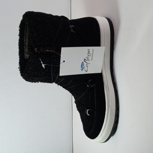 Boot - Picture 2 of 6